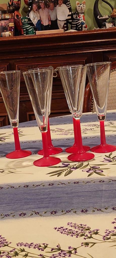 6 mooie champagne glazen met rode voet, Verzamelen, Ophalen of Verzenden