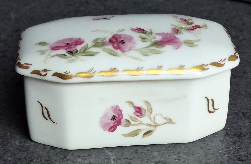 Belle ancienne boîte à pilule porcelaine de Gérold Bavière x, Antiquités & Art, Enlèvement ou Envoi