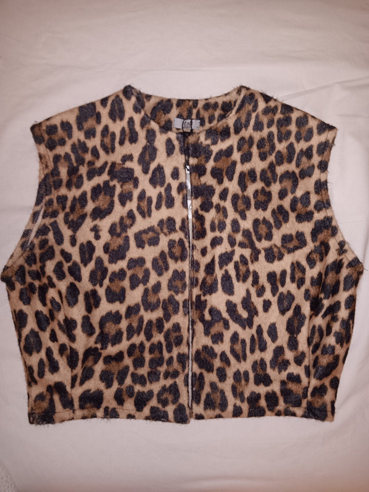 Zeer mooi zacht vestje zonder mouwen in panterprint - NIEUW, Kleding | Dames, Ophalen of Verzenden, Nieuw