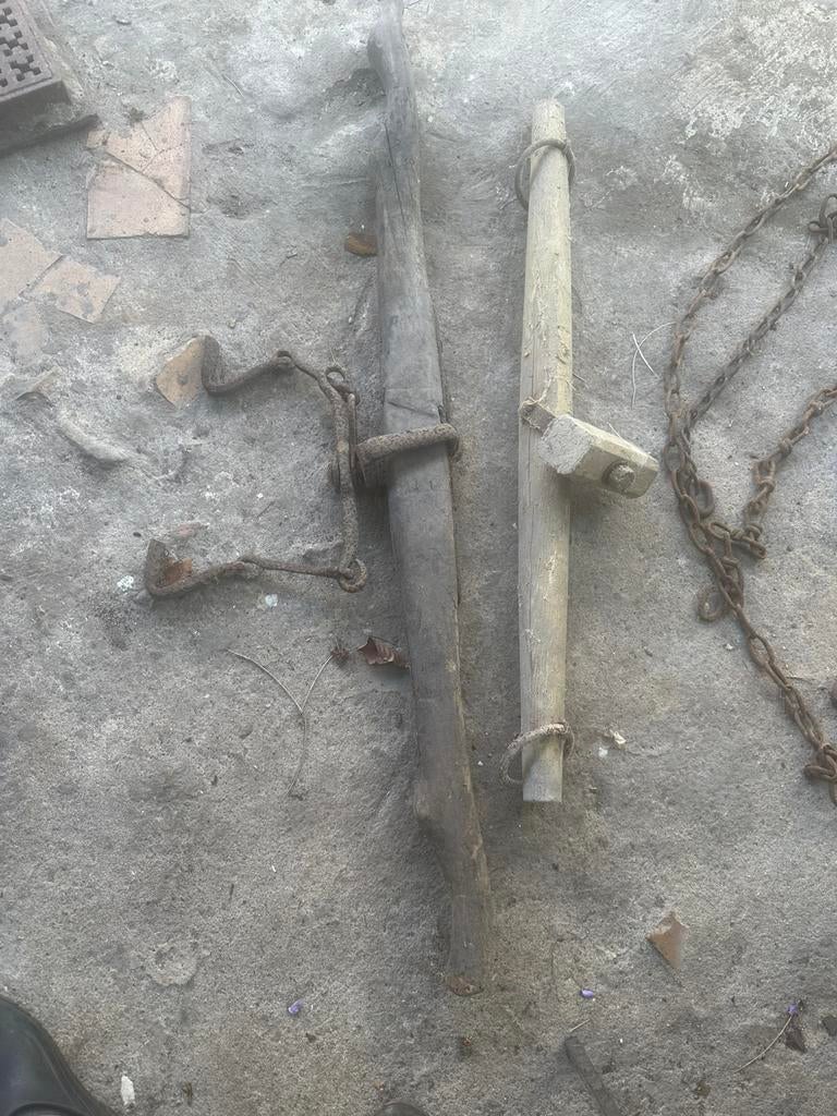 2 antieke zwengen (juk) voor paardenkarren, Ophalen