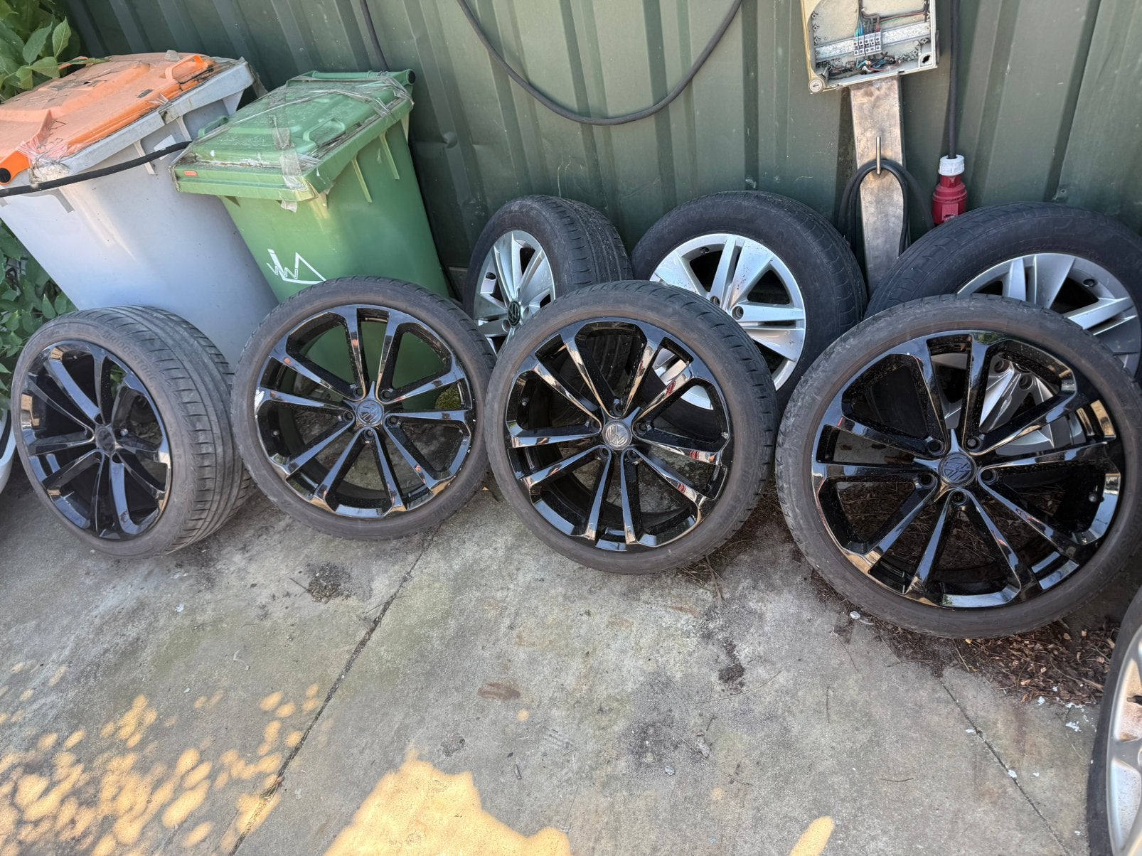 Jantes noires Volkswagen 19 pouces, Autos : Pièces & Accessoires, Pneus et Jantes, Pneus été, Utilisé, 225 mm