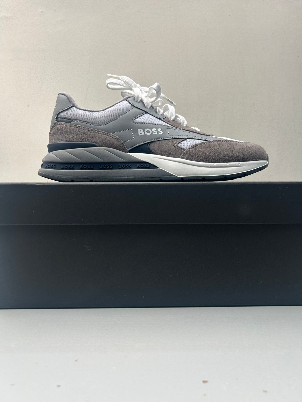 Baskets BOSS Kurt Runn – Grises et Blanches Neuve, Enlèvement ou Envoi, Neuf, Baskets