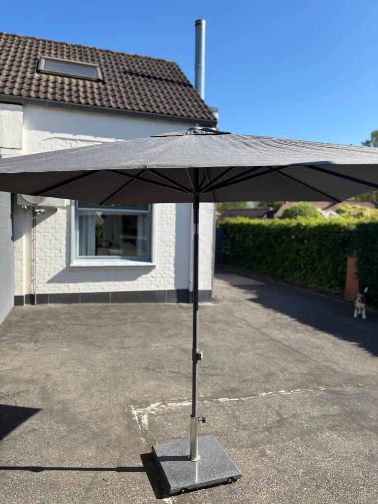 parasol met granietten houder, Ophalen, Zo goed als nieuw