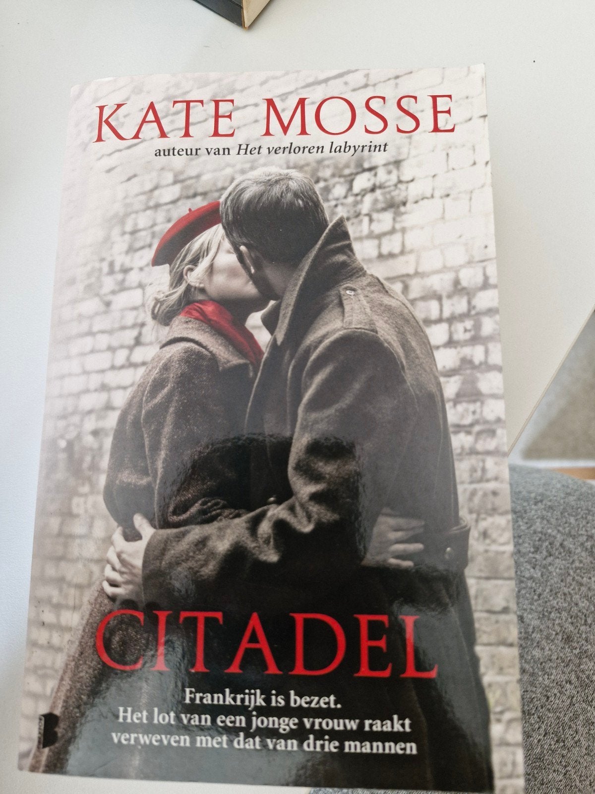 Kate Moss Citadel, Boeken, Ophalen