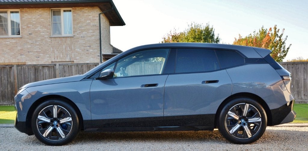 BMW IX X-DRIVE 40 M-PACK"HARMAN KARDON-CARPLAY-HEAD UP-360", Autos, Cuir, Argent ou Gris, Achat, Euro 6