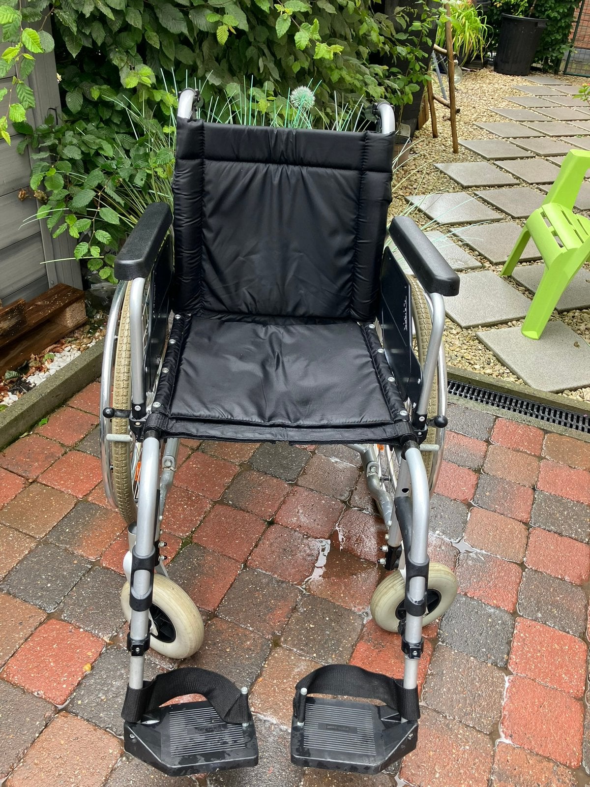 Chaise roulante avec freins Ath Hainaut, Enlèvement, Pliant, Comme neuf, Fauteuil roulant à pousser