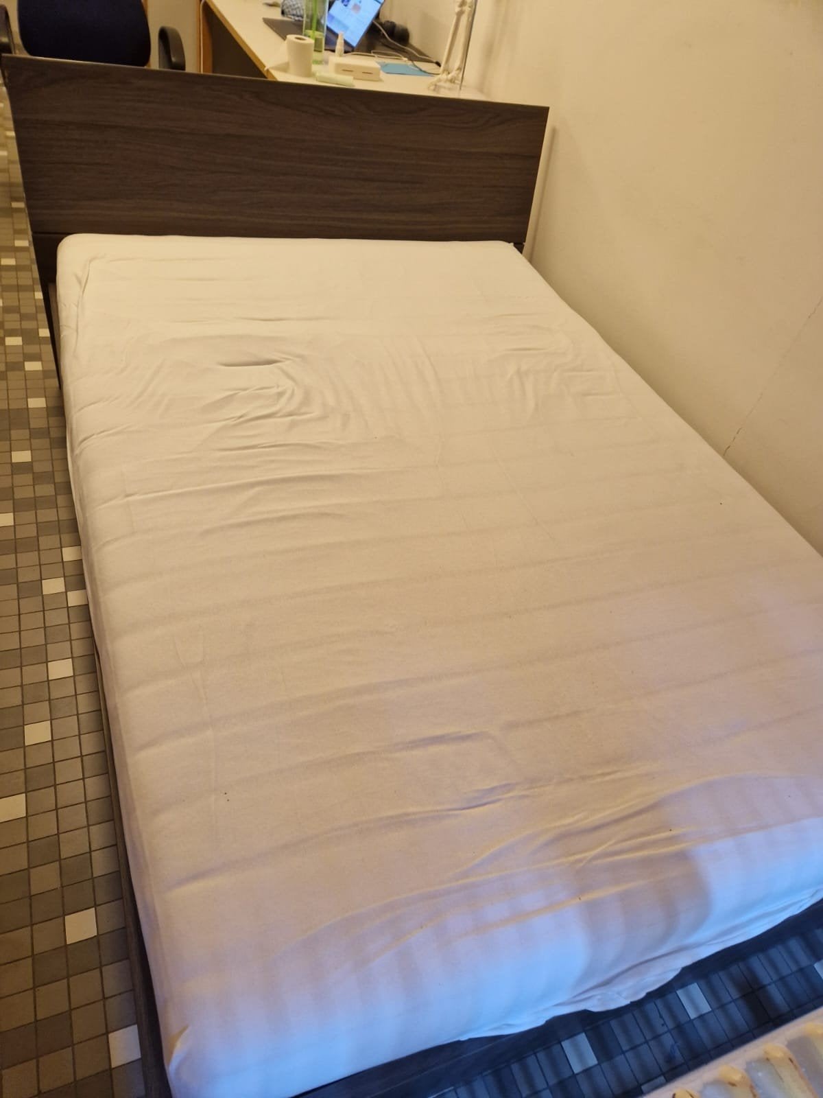 Bed twijfelaar ideaal voor op kot, Ophalen, Gebruikt, Bruin, 140 cm