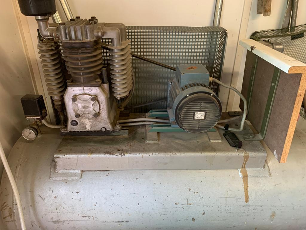 Compressor 200l, Doe-het-zelf en Bouw, Compressors, Ophalen, Gebruikt, 200 tot 400 liter/min, 6 tot 10 bar