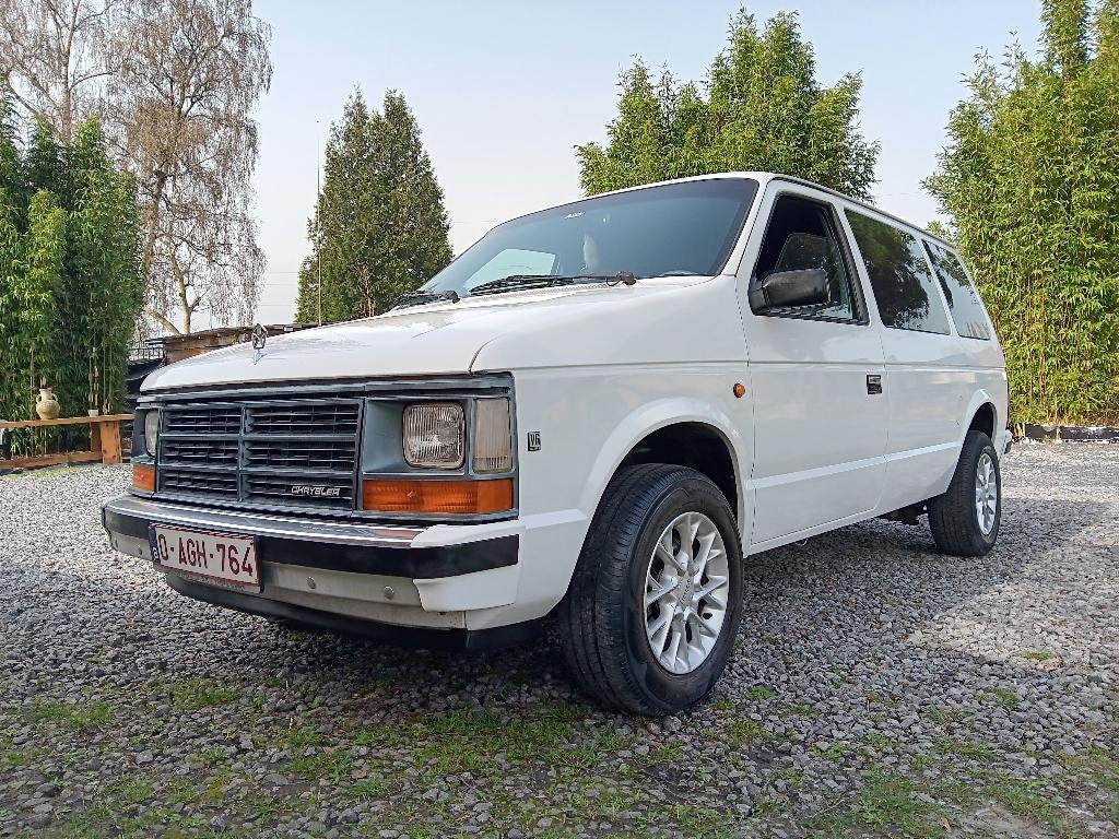 CHRYSLER VOYAGER 1990 (OLDTIMER), Auto's, Chrysler, Particulier, Voyager, Benzine, Monovolume, 4 deurs, Handgeschakeld, Wit, Grijs