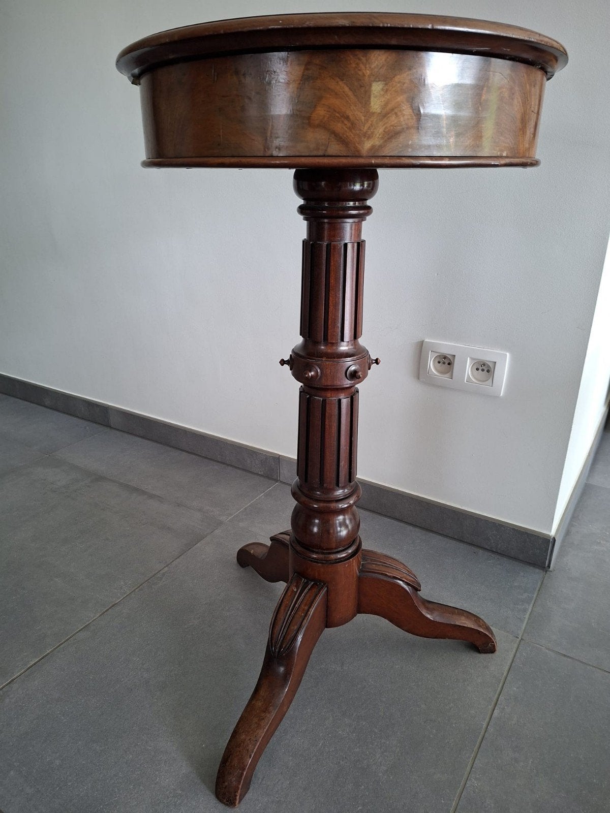 antiek houten bijzettafeltje, Gebruikt, Rond, 60 cm of meer, Hout