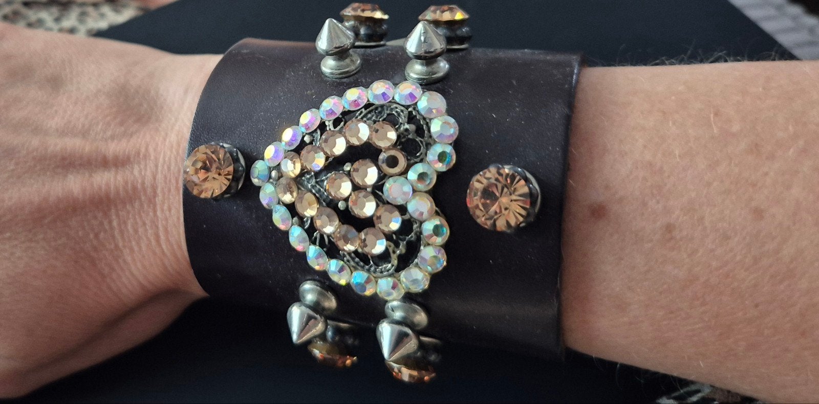 Bibi bijoux leren armband met hart strass studs, Handtassen en Accessoires, Armbanden, Leer, Ophalen of Verzenden