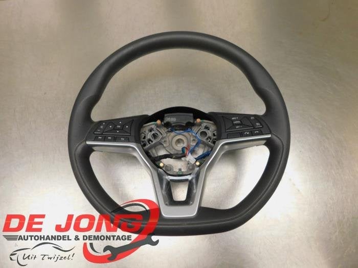 Volant d'un Nissan Qashqai, -, 3 mois de garantie, Utilisé, -