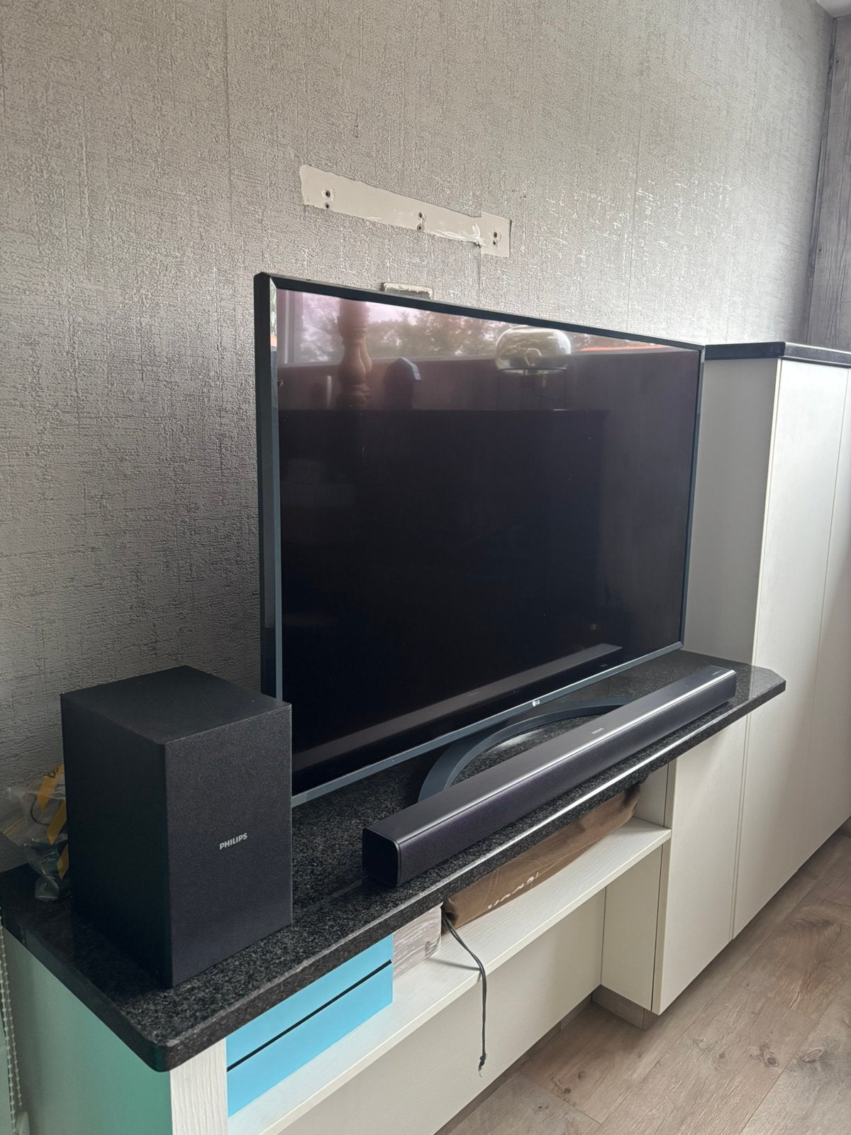LG 49” 4K Smart TV + Philips Soundbar & Subwoofer, TV, Hi-fi & Vidéo, LED, 50 Hz, Enlèvement, Utilisé