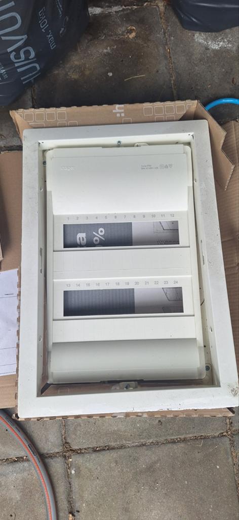 Hager Volta inbouwkast 2R 24M, Ophalen