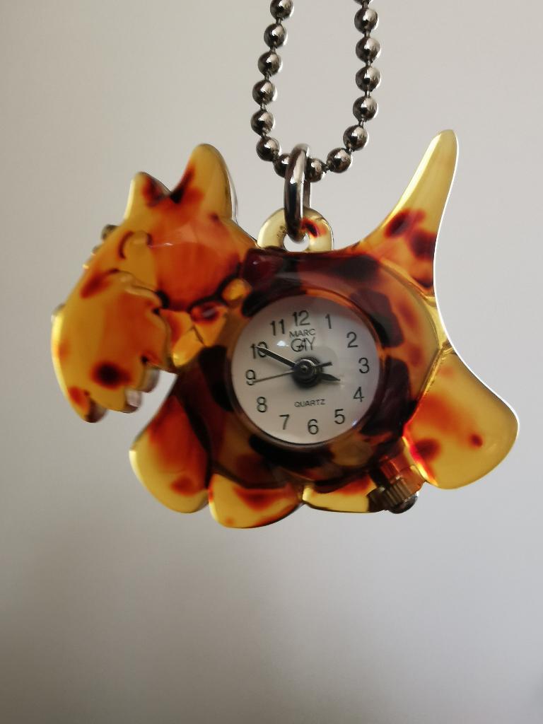 Montre pendentif Scottish Terrier vintage  de Marc Gay, Autres marques, Enlèvement ou Envoi, Comme neuf, Autres matériaux