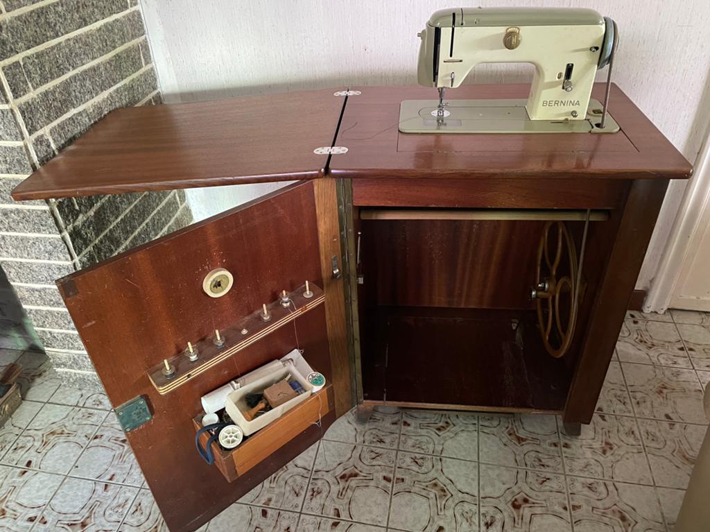Naaimachine in kast, Antiek en Kunst, Ophalen