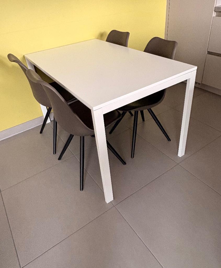 Keukentafel + 4 kuipstoelen, Ophalen, Zo goed als nieuw