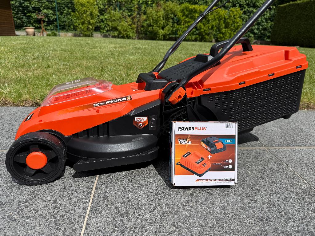 Accu grasmaaier 33 cm + lader + batterij, Ophalen, Cirkelmaaier, Accu-grasmaaier, Nieuw
