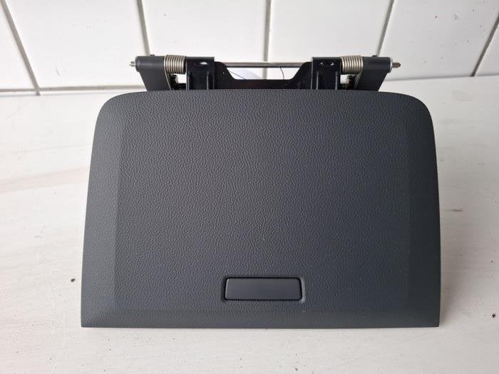 Compartiment de rangement d'un Volkswagen Golf Sportsvan, Volkswagen, -, 3 mois de garantie, Utilisé