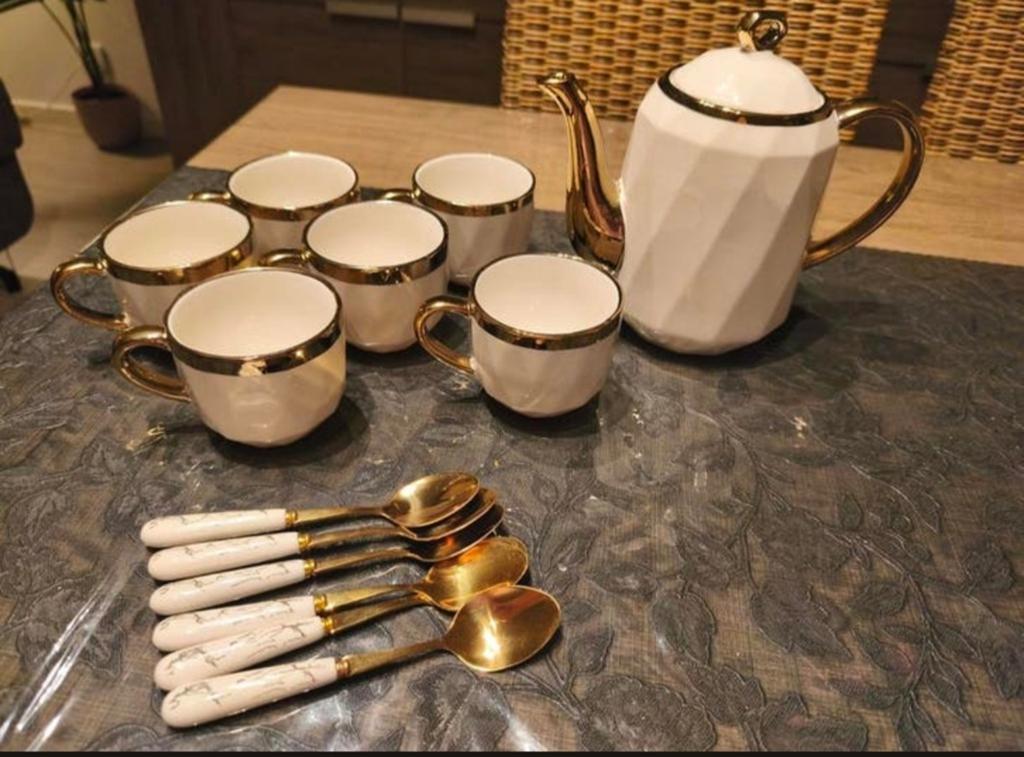 6- delig thee/koffie servies, Ophalen