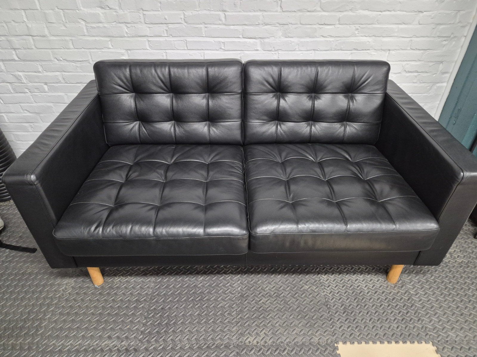 canapé 2 places et pouf " repose pieds, 75 à 100 cm, Comme neuf, Synthétique, Enlèvement