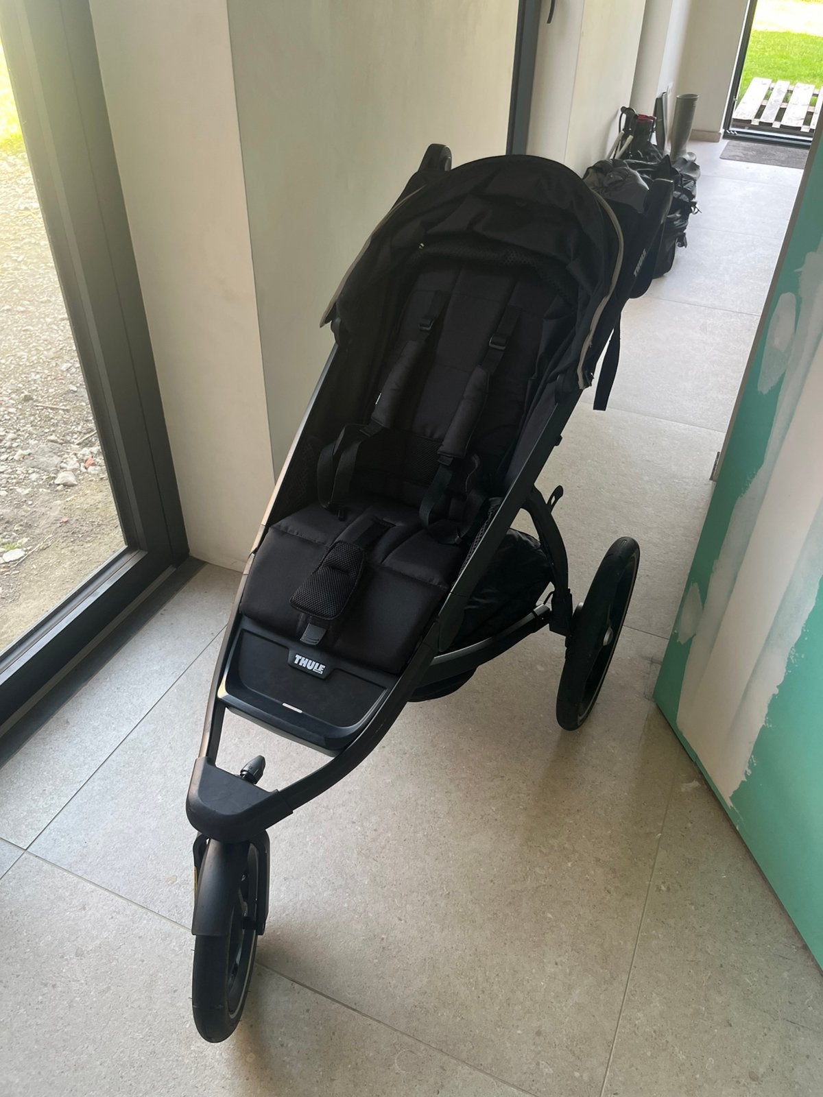Thule urban glide full black, Kinderen en Baby's, Buggy's, Gebruikt, Regenhoes, Verstelbare rugleuning, Zonnekap, Ophalen