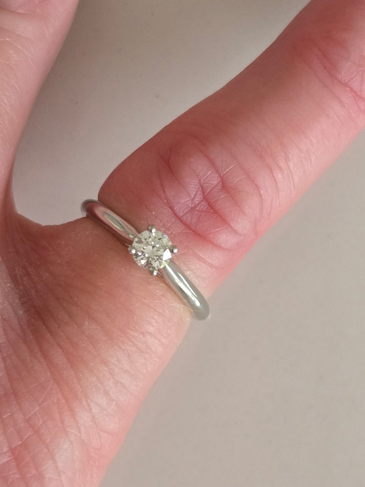 Bague Solitaire Cartier 1895, Bijoux, Sacs & Beauté, Enlèvement ou Envoi, Plus petit que 17, Comme neuf, Argent