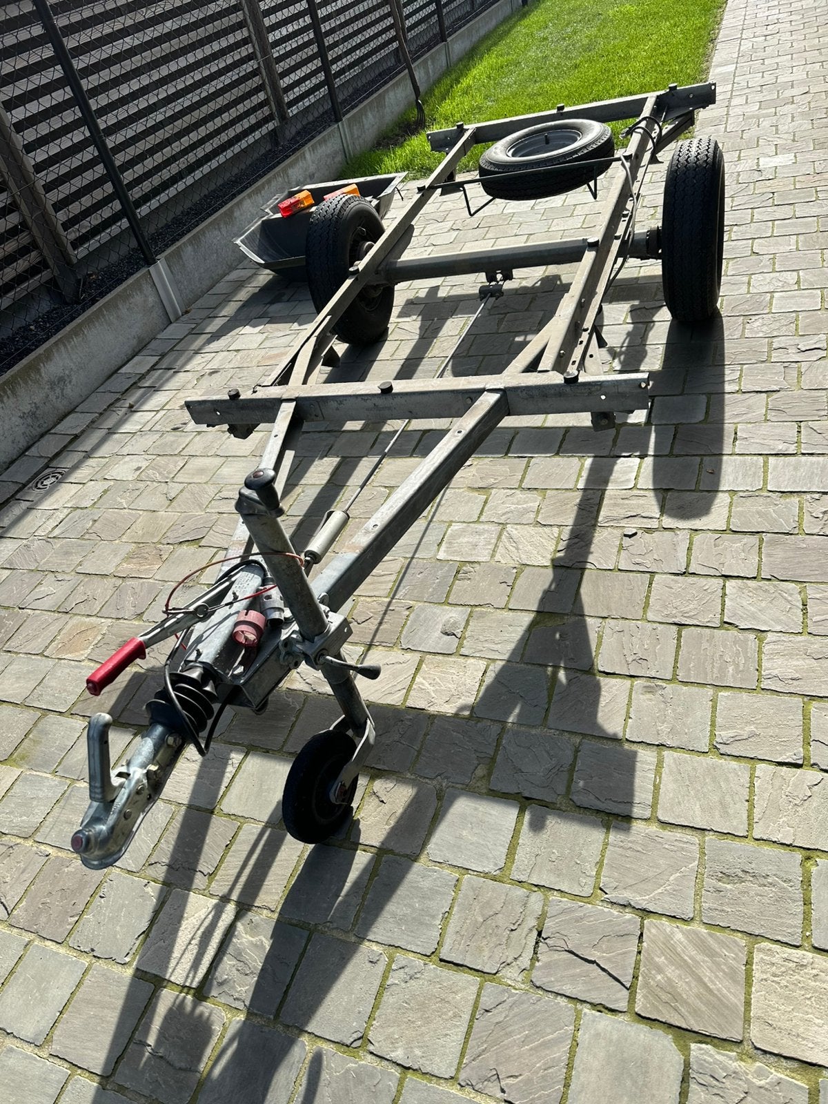 Geremde aanhangwagen chassis MAX 750 kg, Ophalen, Zo goed als nieuw