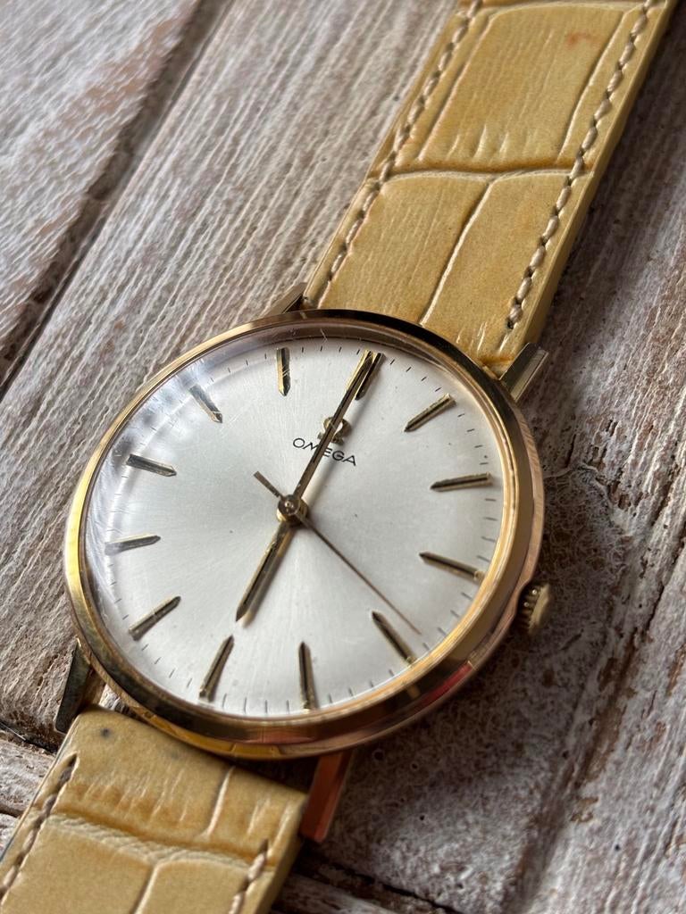 Oméga., Montre-bracelet, Enlèvement ou Envoi, 1960 ou plus tard, Doré