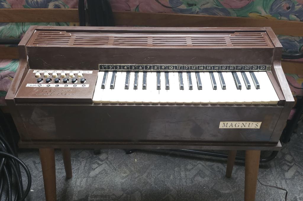 Magnus Vintage Electric Chord Piano/Orgel, Muziek en Instrumenten, Ophalen of Verzenden, Gebruikt, Bruin, Overige typen