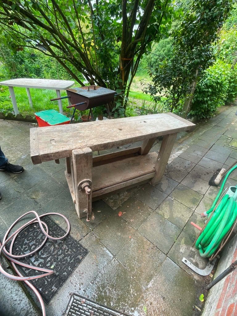 Banc en bois de menuisier, Enlèvement