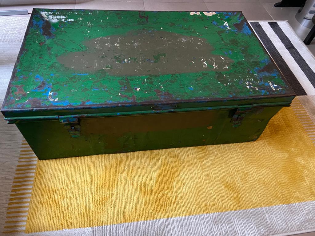 Vintage metalen legerkist / militaire opbergkist, Huis en Inrichting, Woonaccessoires | Kisten, Zo goed als nieuw, Minder dan 50 cm