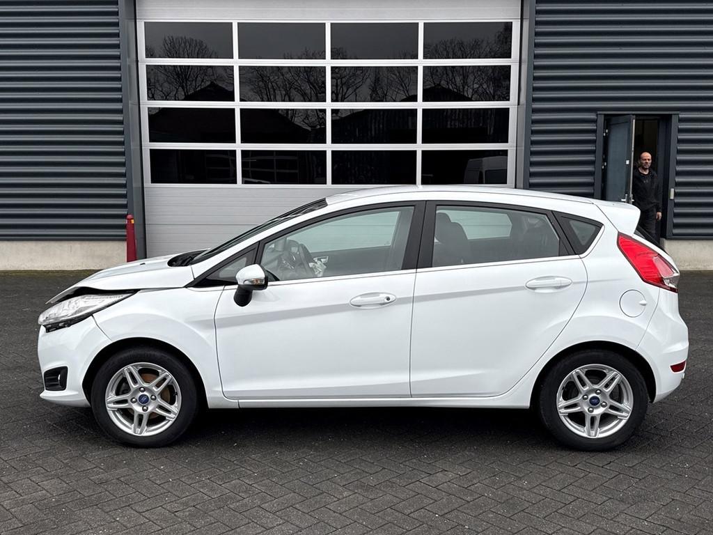 Ford FIESTA 1.0 EcoBoost Titanium, stoelverwarming, airco, Auto's, Voorwielaandrijving, Euro 5, Gebruikt, Wit