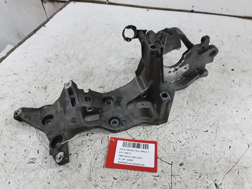 SUPPORT ALTRENATEUR Tiguan Allspace (BW2) (04L903143DE), Volkswagen, Mevr. I. Hauben, Utilisé, Rue de l'Espoir 34 34
4030  GRIVEGNÉE, BE