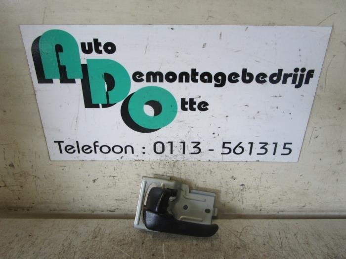 Poignée portière 2portes gauche d'un Mazda MX-3 (MX-3 91-), -, Mazda, Utilisé, -