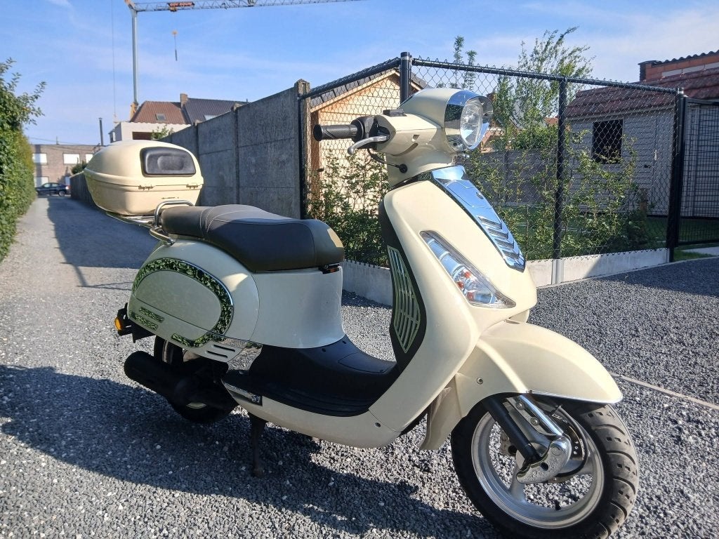 VERKOCHT:super leuke 125cc vespa met 6 maanden garantie, Scooter, Entreprise, Neuf, 1 cylindre