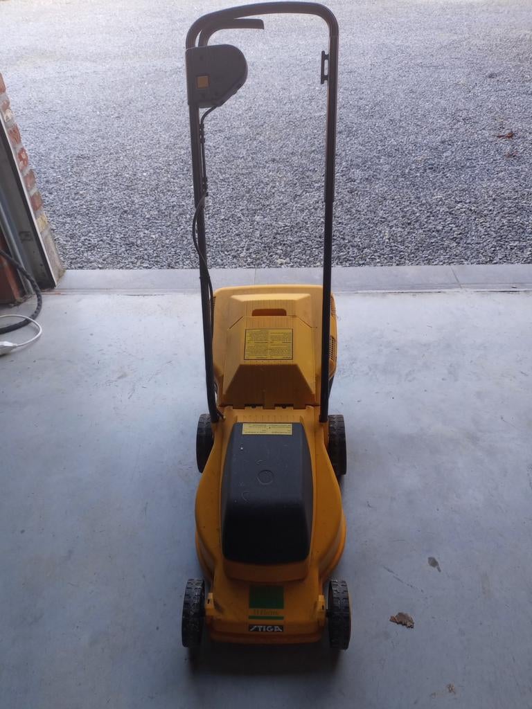 Tondeuse à gazon électrique, largeur de coupe 33 cm., Stiga, Tondeuse rotative, 30 à 39 cm, Enlèvement