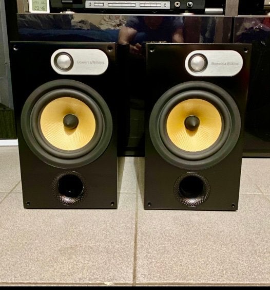 (B&W) DM 685, Audio, Tv en Foto, Luidsprekerboxen, Zo goed als nieuw, Boekenplank luidspreker, 120 tot 150 watt, Bowers & Wilkins (B&W)