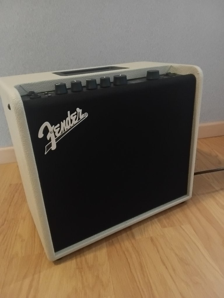 Fender mustang, Ophalen, Zo goed als nieuw, Minder dan 50 watt