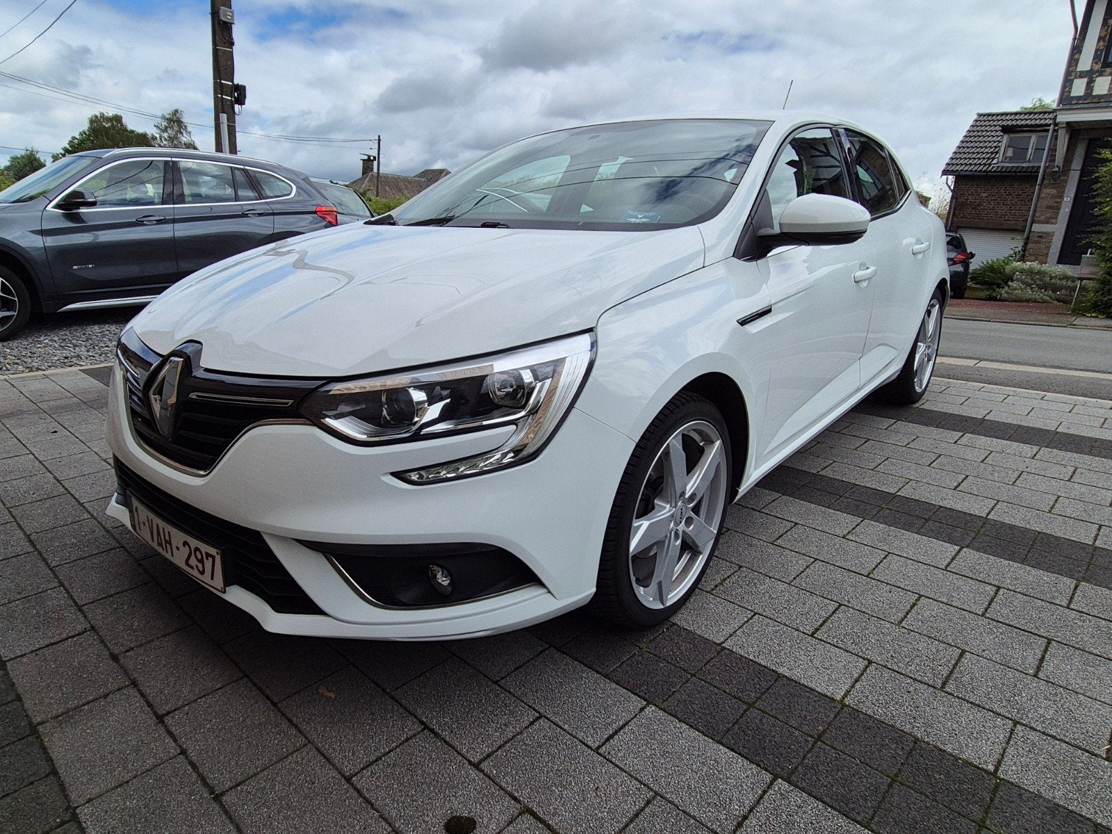 Megane 2019 53000km 1.33l essence moteur mercedes, Autos, Achat, Boîte manuelle, 5 places, 4 cylindres
