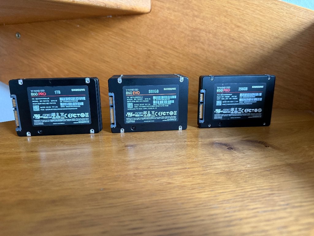 Lot de disques SSD Samsung EVO (1Tb - 500Gb - 256Gb), 1Tb - 500Gb - 250Gb, SSD, Interne, Comme neuf