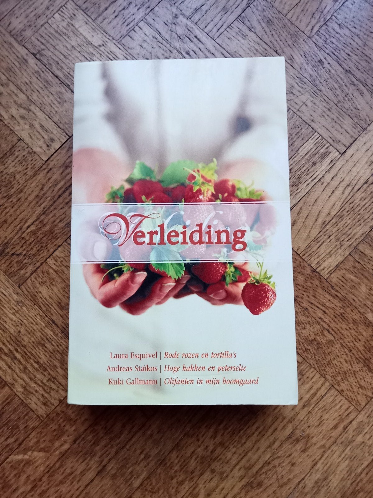Verleiding: Omnibus van 3 verhalen, Ophalen of Verzenden, Gelezen