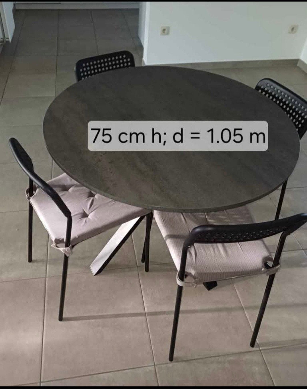 Ronde tafel (d: 1,05m) met 4 stoelen (af te halen in Kasterl, Huis en Inrichting, Ophalen, Hout