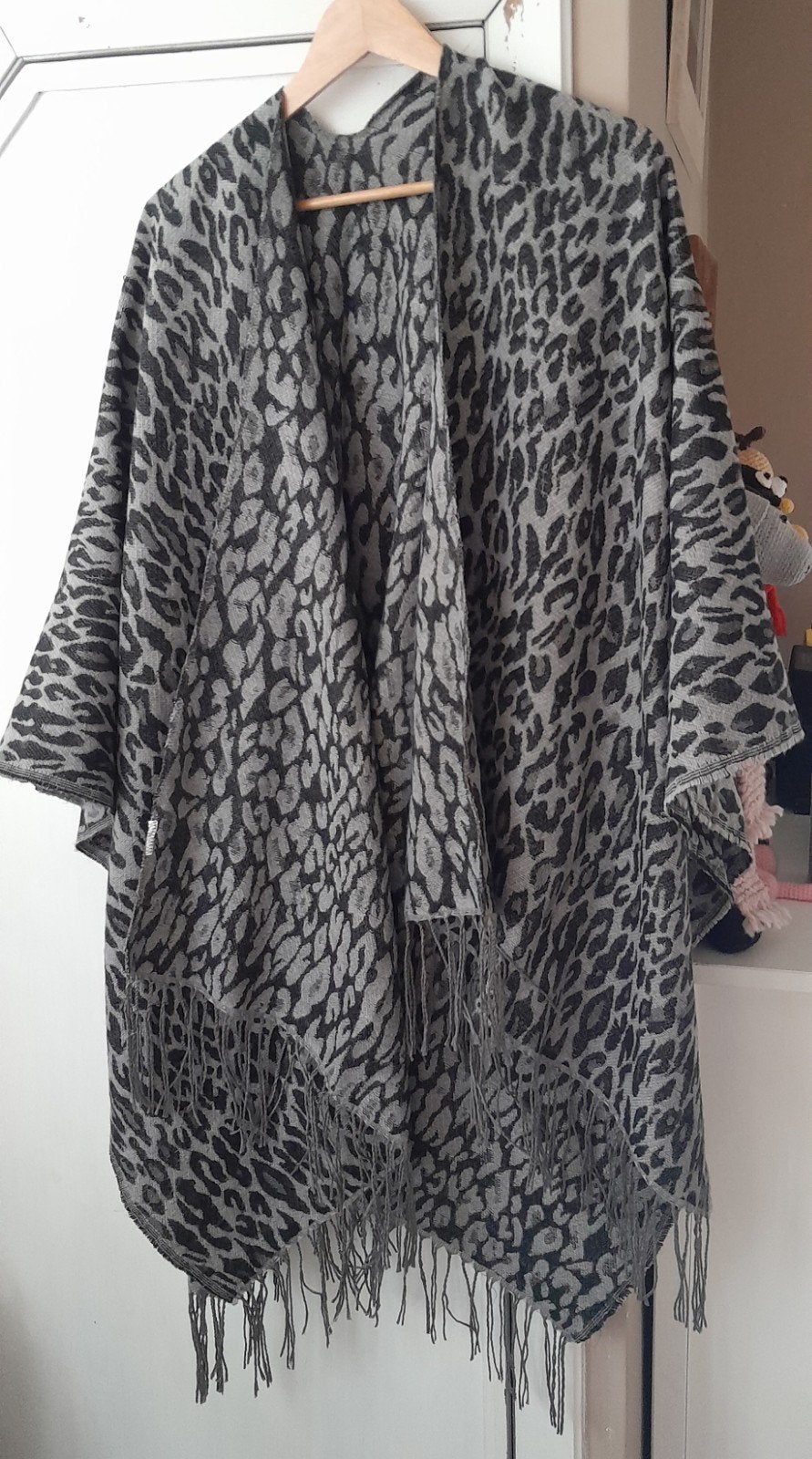 Prachtige Poncho large., Ophalen of Verzenden, Zo goed als nieuw, Maat 42/44 (L)