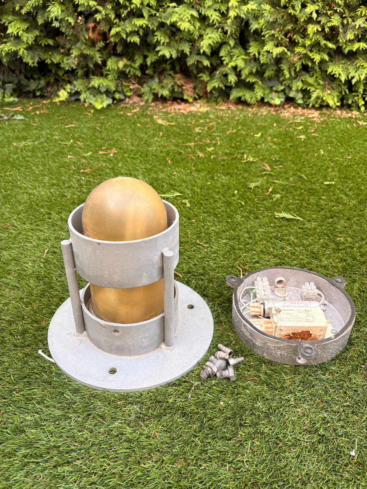 Buitenlamp / sokkellamp aluminium met opaalglas, Jardin & Terrasse, Éclairage extérieur, Comme neuf, Aluminium, Enlèvement