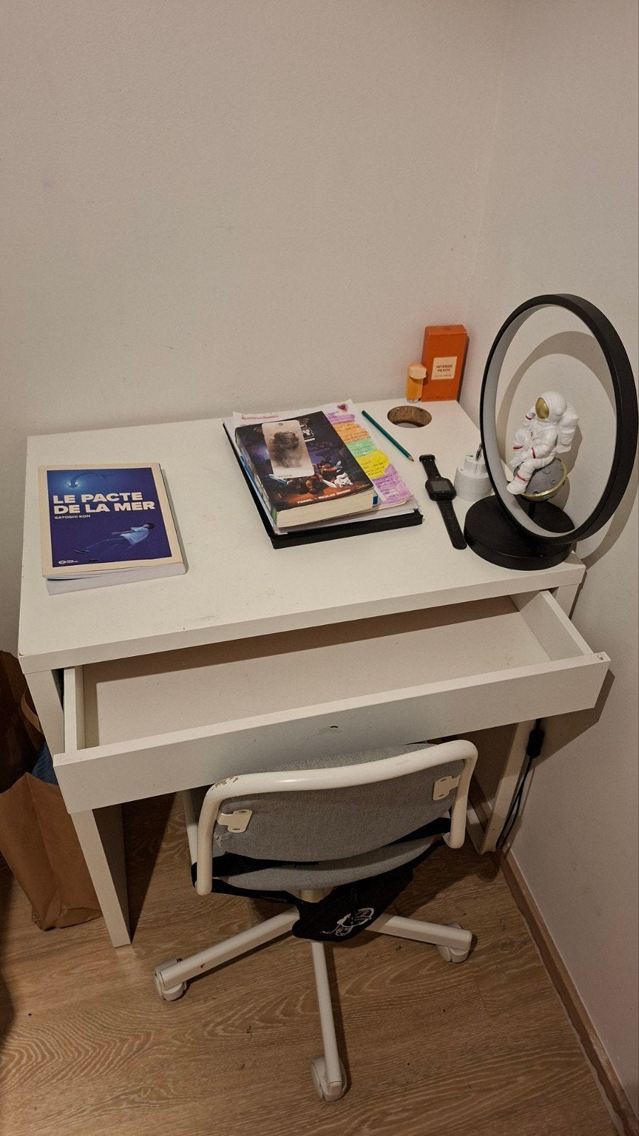 Twee kinderbureaus/OM TE DONEREN