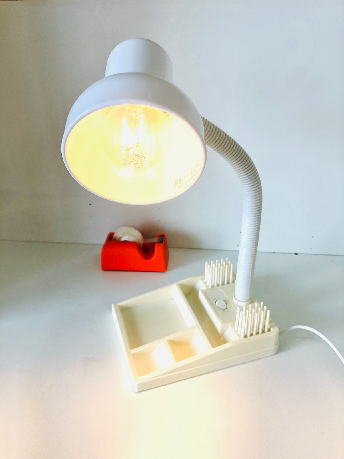 VINTAGE 70’s BUREAU LAMP VAN “MASSIVE” (Zie Beschrijving), Vintage, Blanc, 43 cm, Métal