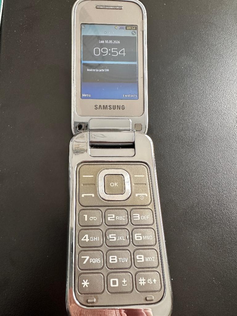 gsm Samsung de poche pliable, Télécoms, Enlèvement ou Envoi, Comme neuf, Moins de 3 mégapixels, Argent