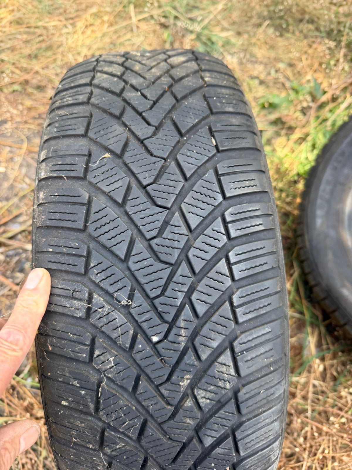 Vends 4 pneus hiver encore tres tres bons min  80% du neuf, Enlèvement, Pneus hiver, Pneu(s)
