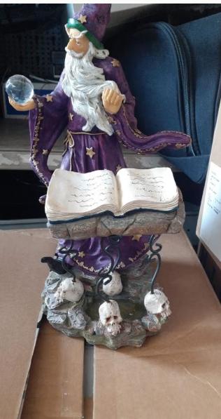 Fantasy Tovenaar Beeld met Kristallen Bol en Boek